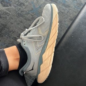 HOKA Arahi 5 Running Shoes